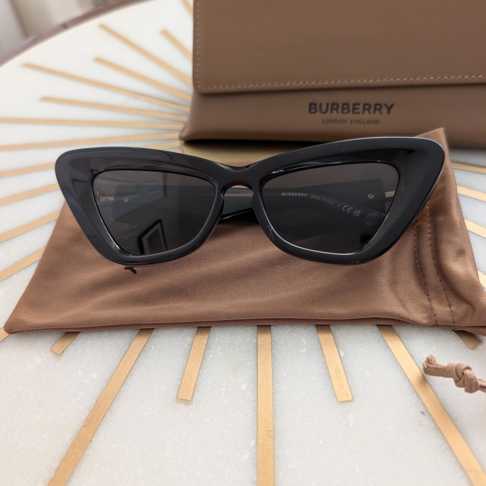NIB Burberry Black Cat-Eye Sunglasses - Picture 11 of 15